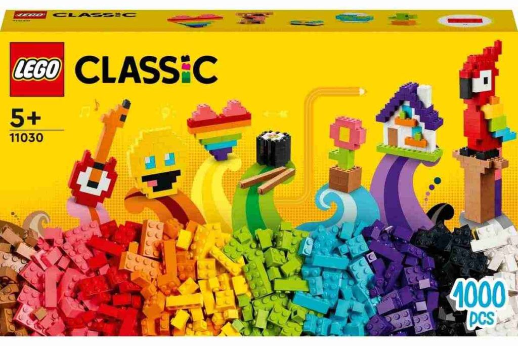 Mezzo secolo di creatività: la storia del mattoncino LEGO. LEGO: dal legno alla plastica, un’evoluzione senza tempo. Ole Kirk Christiansen e il sogno del mattoncino perfetto. Creatività senza confini: LEGO celebra il suo anniversario.