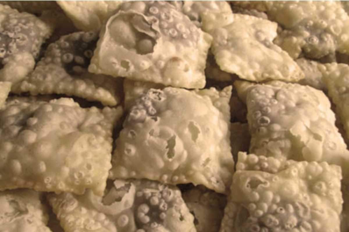 Calcionetti abruzzesi: il dolce che profuma di Natale. La magia del Natale in un morso: i calcionetti abruzzesi. Dolci fritti di Natale: i calcionetti, tradizione abruzzese senza tempo. 