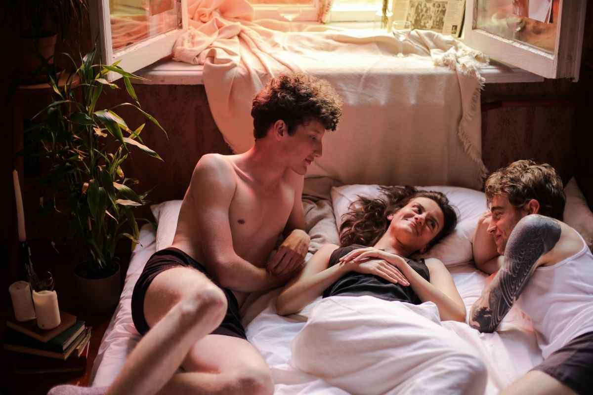 Rapporto a tre: consigli per scegliere il partner ideale.Relazioni aperte: come trovare il terzo partecipante perfetto. Guida al rapporto a tre: trovare la persona adatta. Evitare problemi nei rapporti a tre: come scegliere con cura.